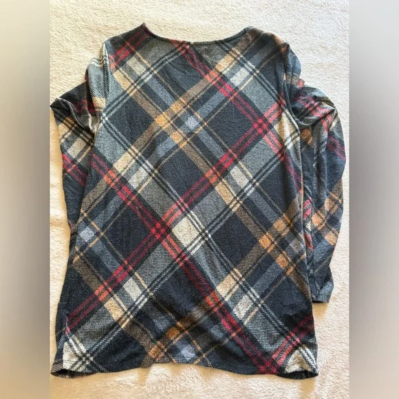 Maurices Gray and Black Top - Picture 4 of 4